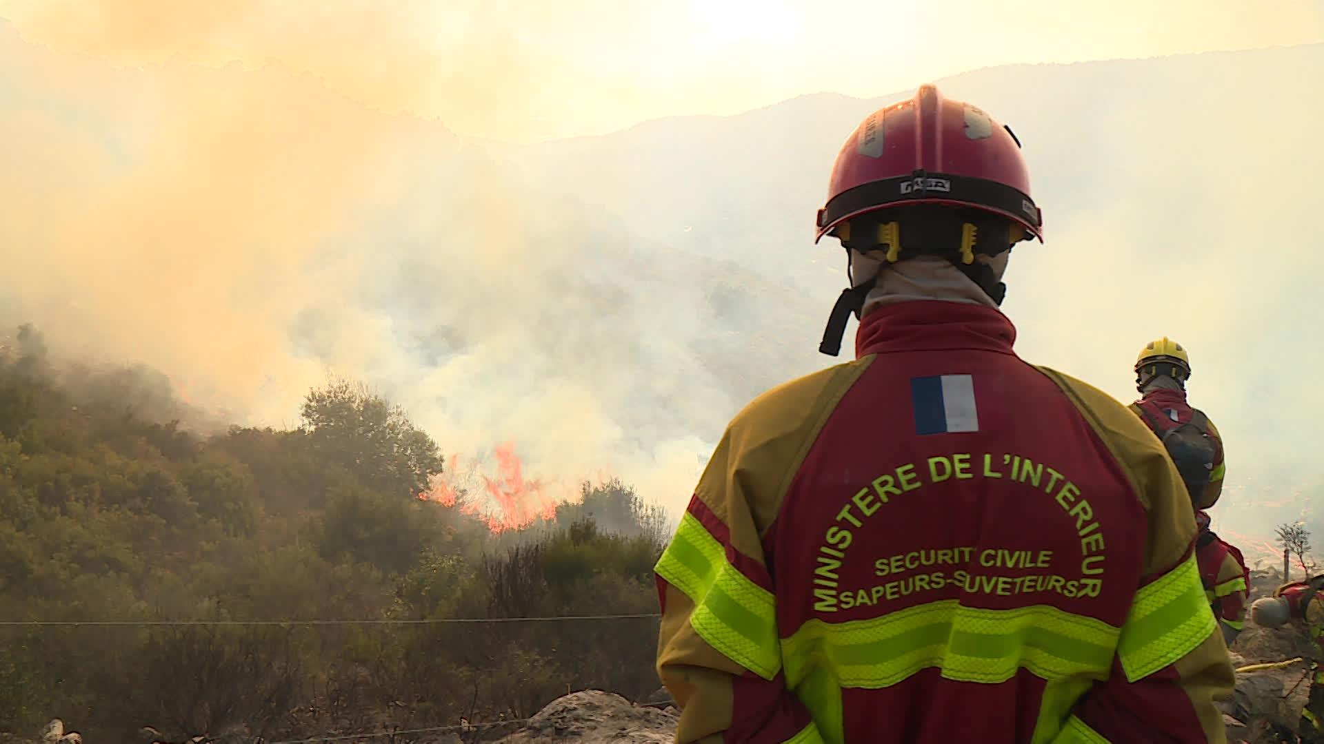 Les sapeurs-pompiers des Pyrénées-Orientales en pleine opération de feu dirigé préventif en février 2023.