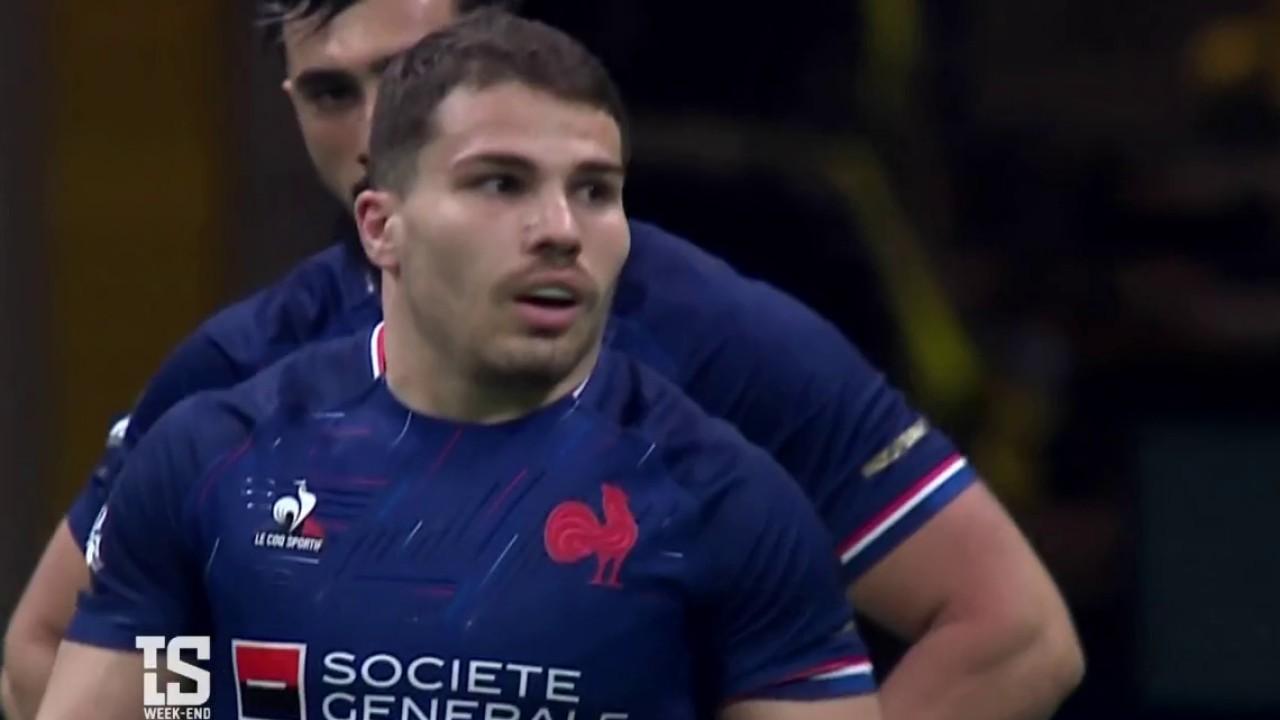 Cette nuit, Antoine Dupont à effectuer ses débuts officiels avec l'équipe de France de rugby à 7. Deux petits bouts de match pour deux victoires: un début tout en douceur pour le meilleur joueur du monde 2021. Le Toulousain va continuer son intégration progressive avec pour objectif, les Jeux olympiques de Paris 2024.