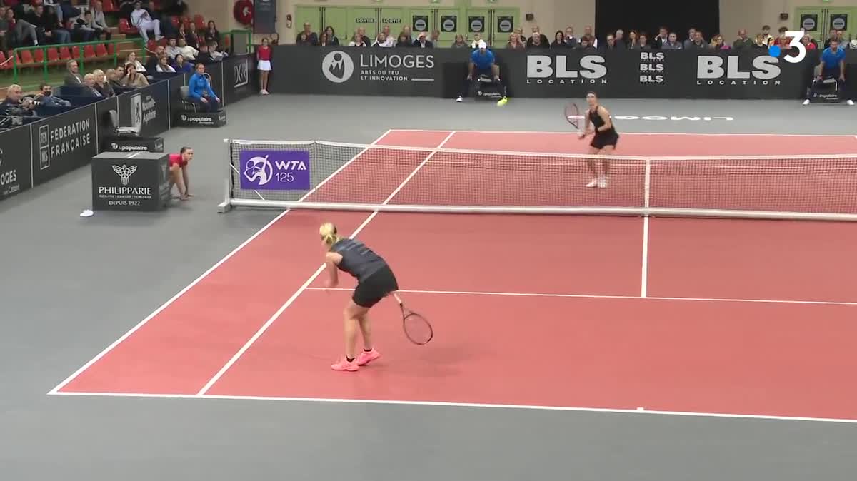 Anhelina Kalinina, la gagnante, et Clara Tausson, finaliste de l'Open de tennis de Limoges.