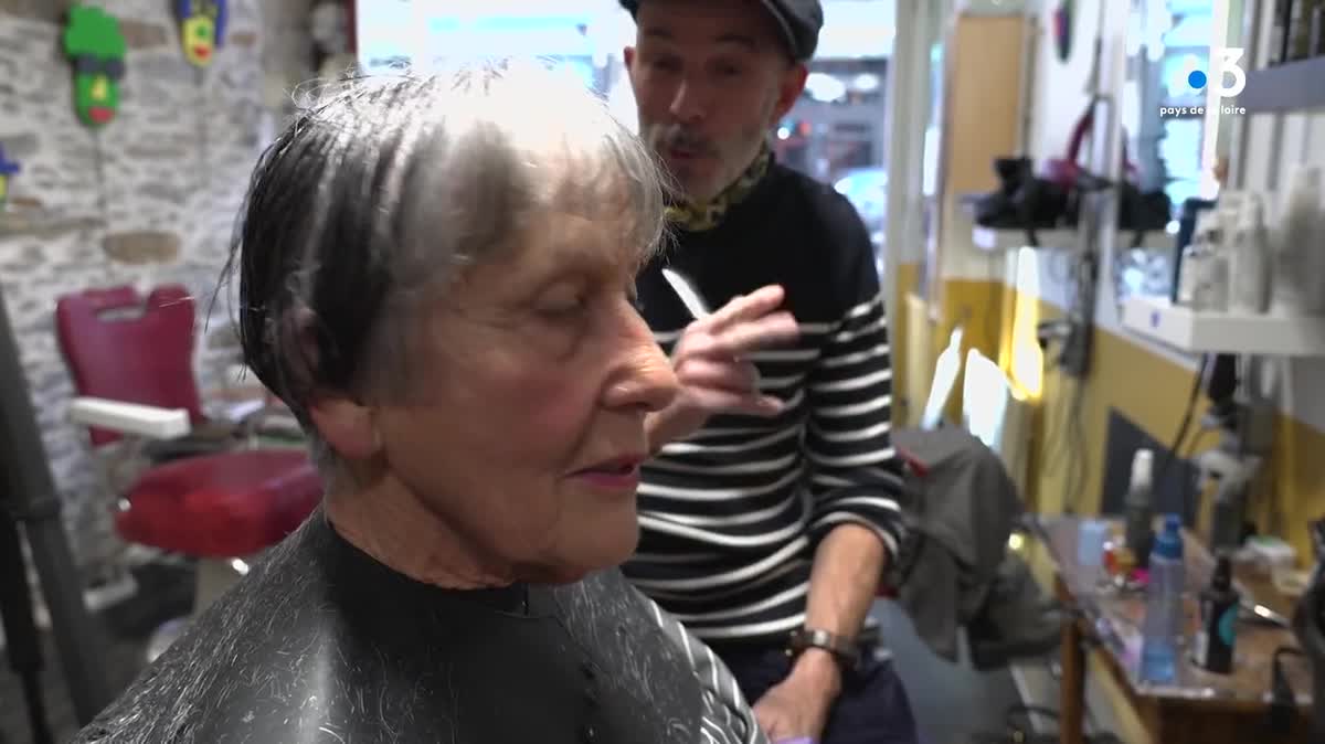 L'une des vieilles enseigne de coiffure de la rue Joffre à Nantes