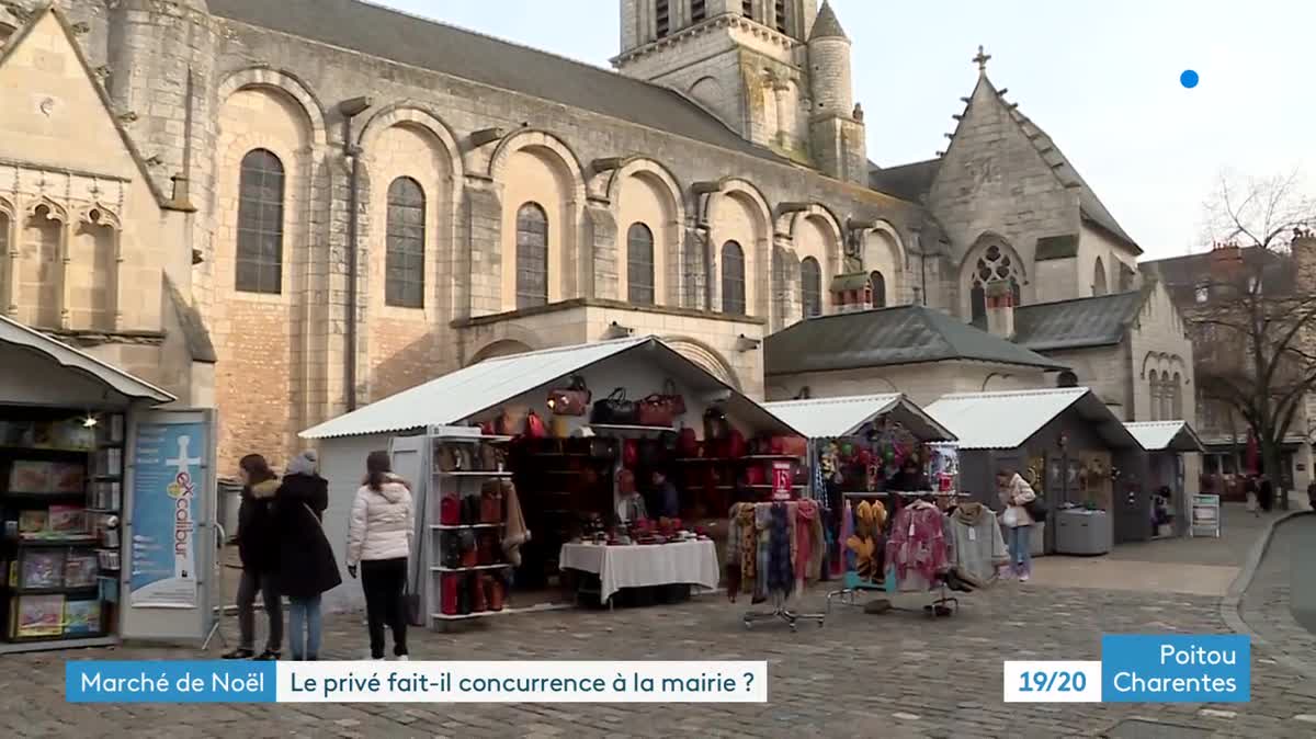 Des cabanons du marché de Noël de Poitiers, samedi 17 décembre 2022.