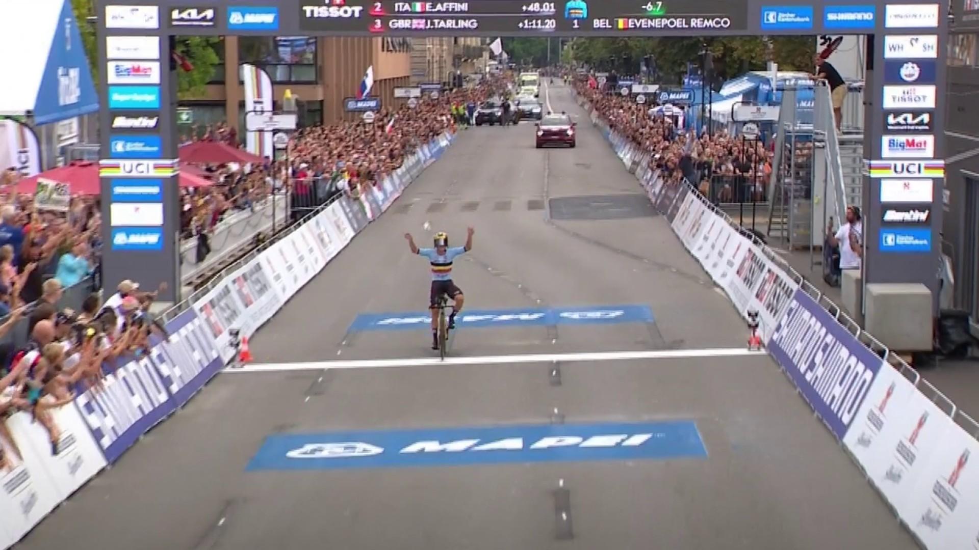 Rien n'a arrêté Remco Evenepoel ces dernières semaines ! Déjà double médaillé d'or aux JO de Paris 2024, le Belge a remporté son deuxième titre consécutif du contre-la-montre aux Championnats du monde de Zurich. Les Italiens Filippo Ganna et Eduardo Affini ont complété le podium.