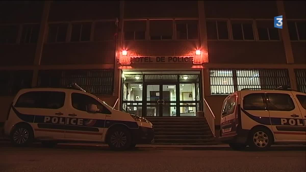 Dans une vidéo publiée vendredi 10 mars le jeune homme de 18 ans se vantait d'être le "tueur de Montluçon". Ses proches parlent d'une personnalité complexe.