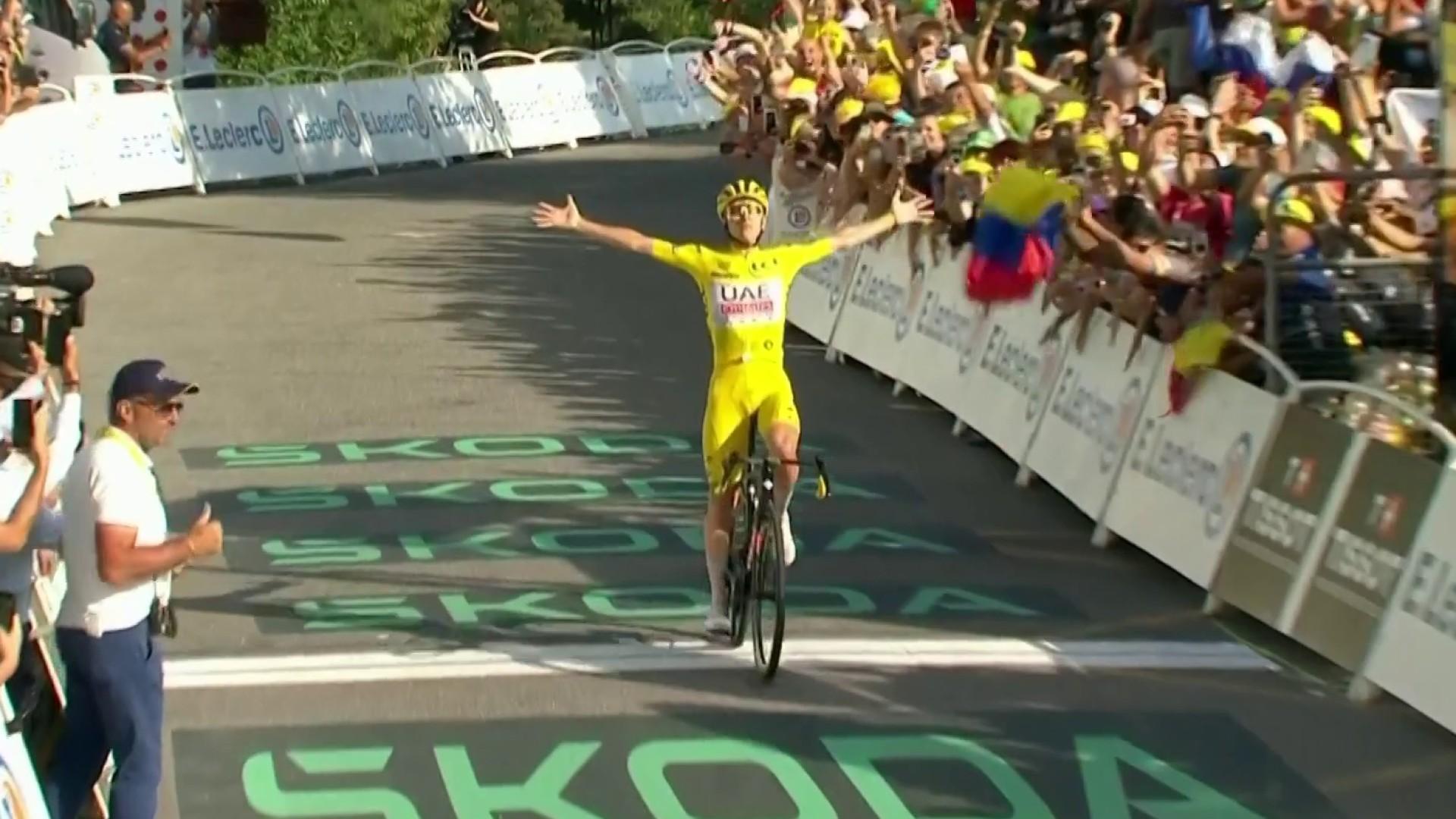 Tadej Pogacar continues to dominate this Tour de France. The Slovenian beats Jonas Vingegaard in the sprint at the top of the Col de la Couillole. Richard Carapaz, the best climber of this Grande Boucle, completes the podium of the day.