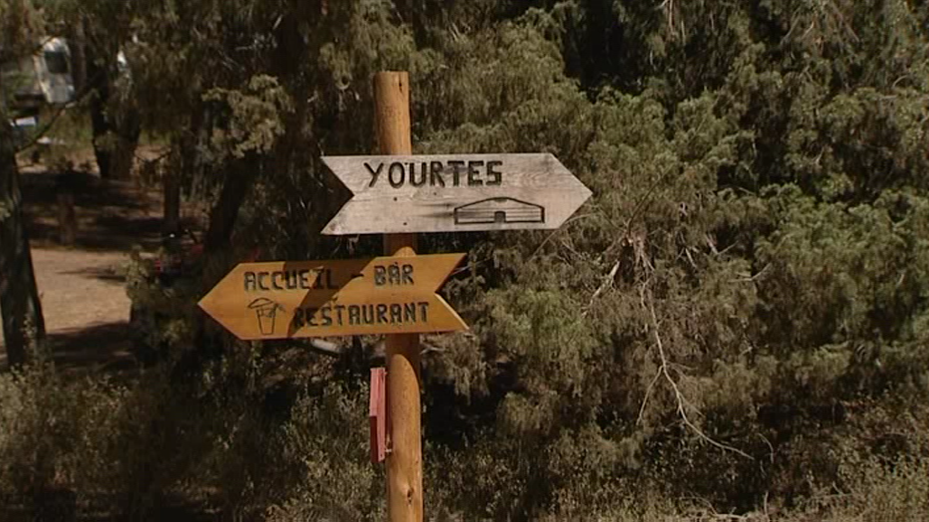 03/08/16 - Des yourtes pour tentes de camping, dans le désert des Agriates, près de la plage de Saleccia (Haute-Corse), un site naturel protégé. 