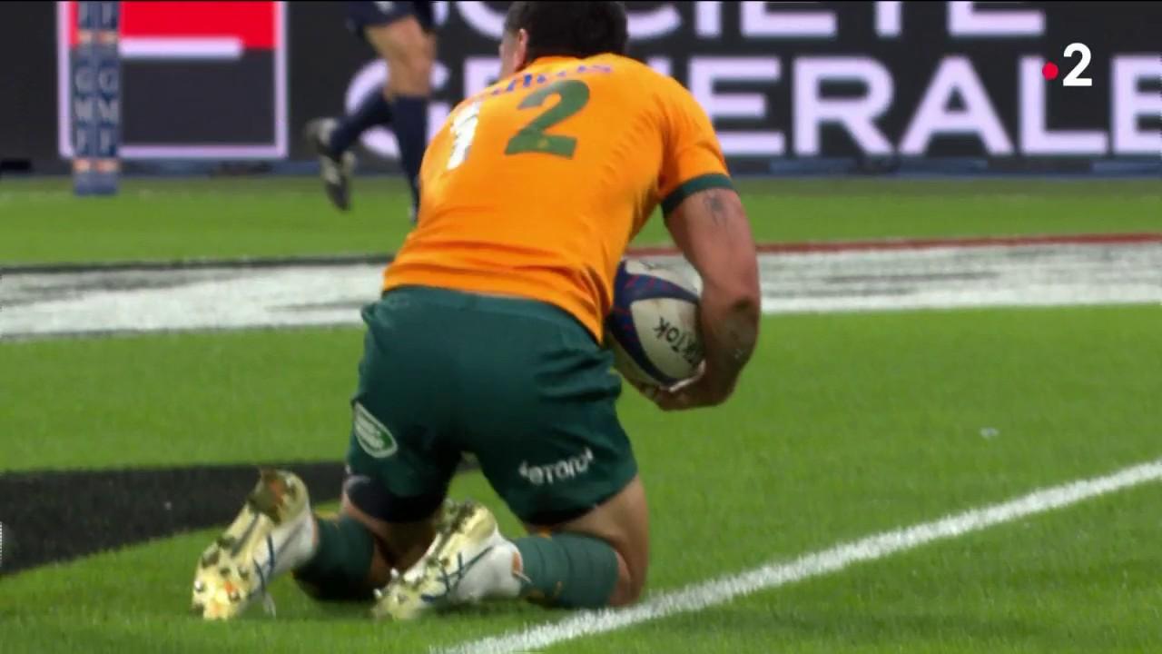 Sur un contre de près de 90 mètres, les Australiens surprennent les Bleus, pourtant à l'attaque. Lalakai Foketi est à la finition après une superbe relance. Les Wallabies font le premier break au score dans ce test-match.