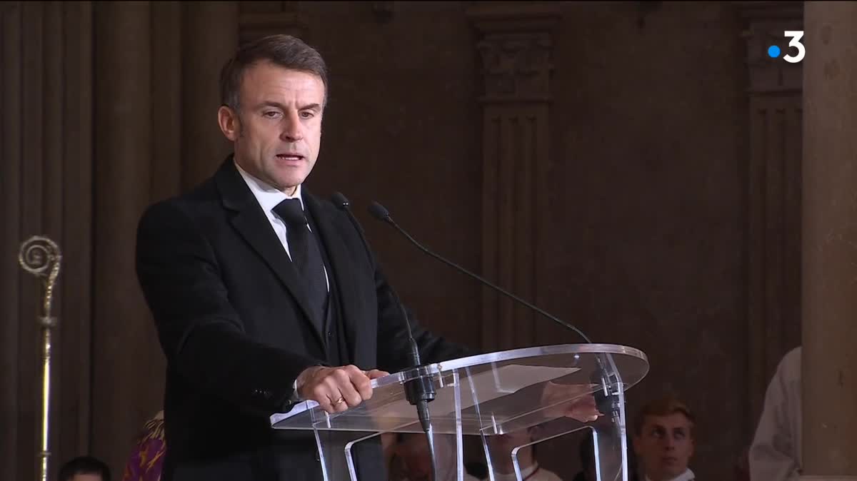 Emmanuel Macron a rendu hommage à Gérard Collomb, lors de la cérémonie d'obsèques de l'ancien maire de Lyon.