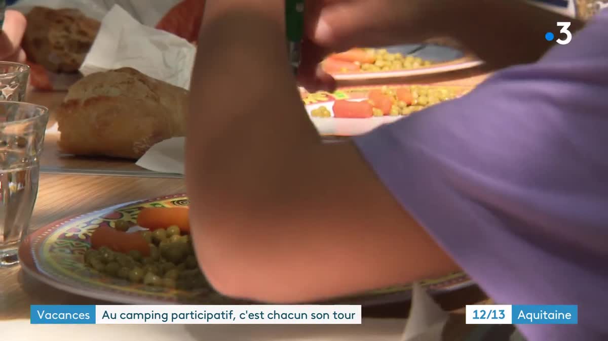 Dans ce camping participatif, chacun participe à la vie du camp, à Lacanau, juillet 2023.