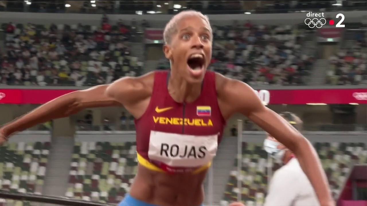 Après le record olympique, l'or, c'est maintenant le record du MONDE pour Yulimar Rojas !!!! Elle lève le nouveau record à 15,67 m, 26 ans après le dernier (15.50) ! Tout ça le même jour, hallucinant