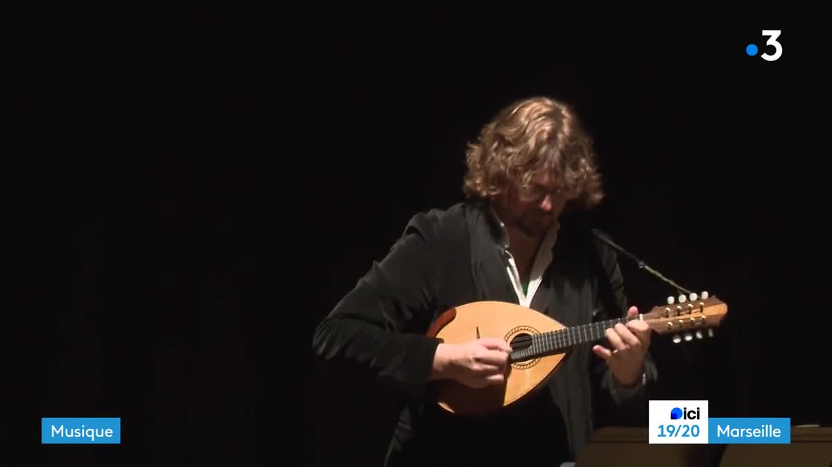 Vincent Beer Demander, l'un des plus grand mandoliniste du siècle, a reçu le premier prix Barbizet. Il transmet, à son tour, l'amour de son instrument aux petits des quartiers populaire de Marseille.