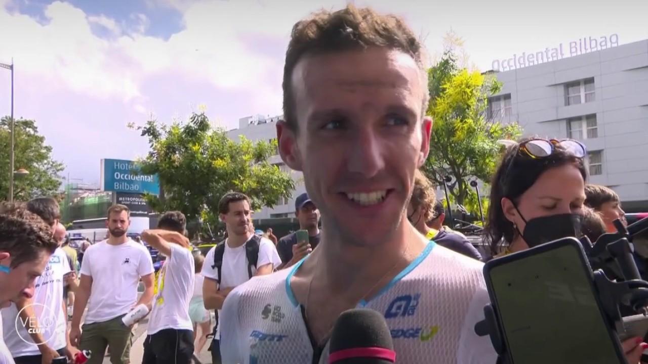 Pas de déception pour Simon Yates (Team Jayco AlUla), battu par son frère jumeau Adam Yates (UAE Team Emirates), premier maillot jaune du Tour de France 2023, après leur arrivée à deux dans les rues de Bilbao.