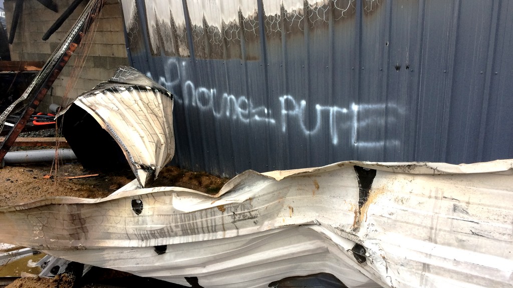 Un des tags retrouvés sur un mur du centre d'engraissment de Saint-Martial-le-Vieux après l'incendie