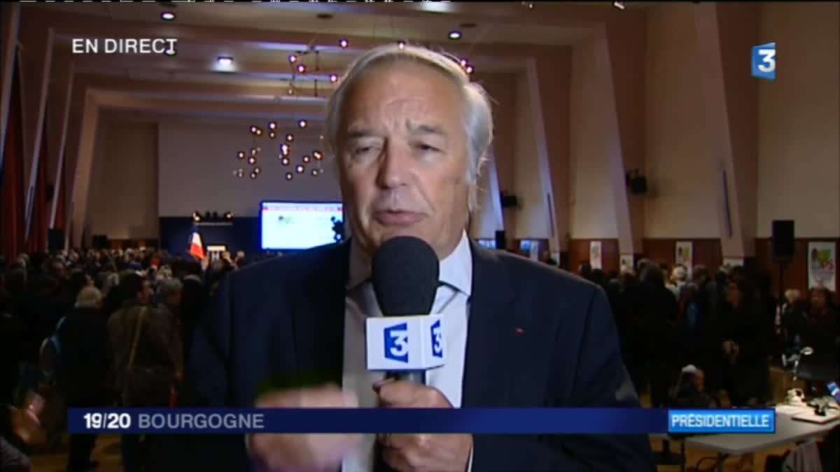 Aux côtés de François Rebsamen, Stéphane Le Foll a partagé son "incompréhension" face au choix des "Insoumis" de préférer largement l'abstention ou le vote blanc à Emmanuel Macron.