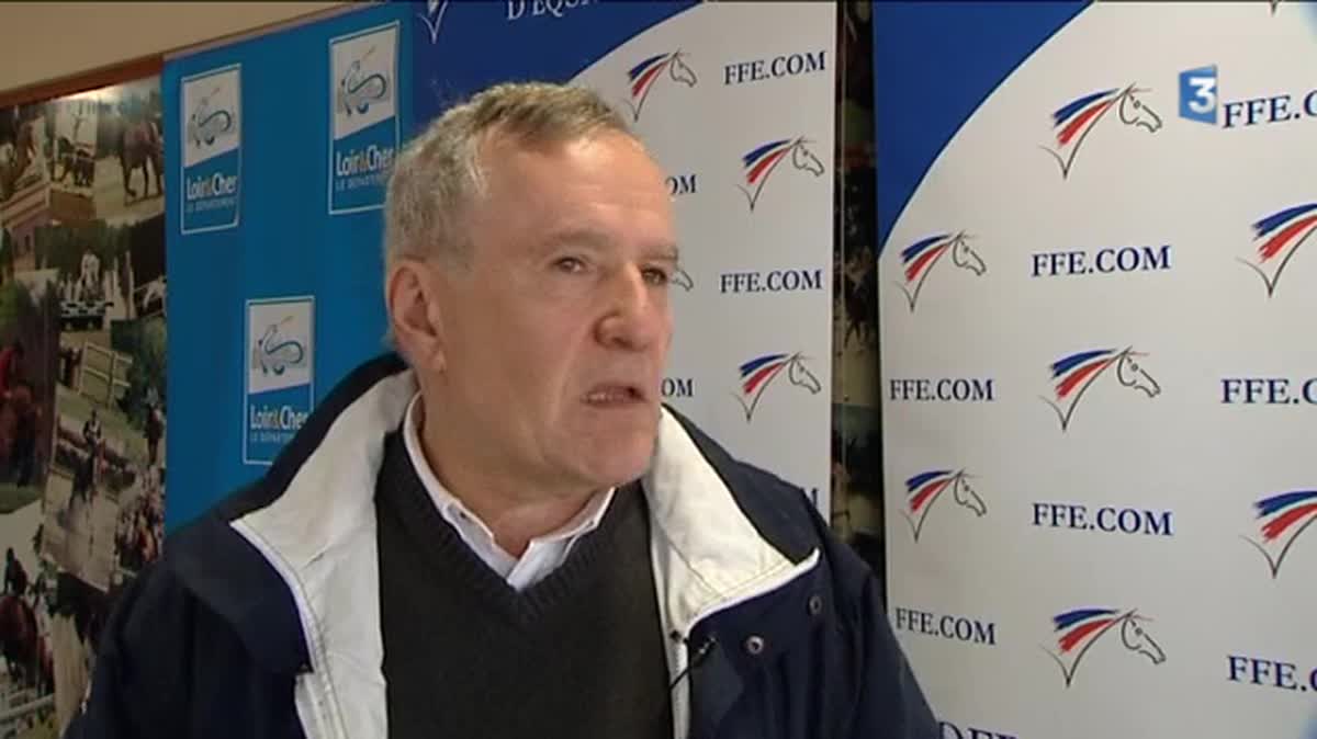 Karim Laghouag, champion olympique 2016, à Lamotte-Beuvron (Loir-et-Cher) aux côtés de représentants de la Fédération Française d’Equitation. Pour annoncer que le parc équestre national était prêt à accueillir la préparation en amont des cavaliers et des chevaux en lice pour les J.O. 2024. 