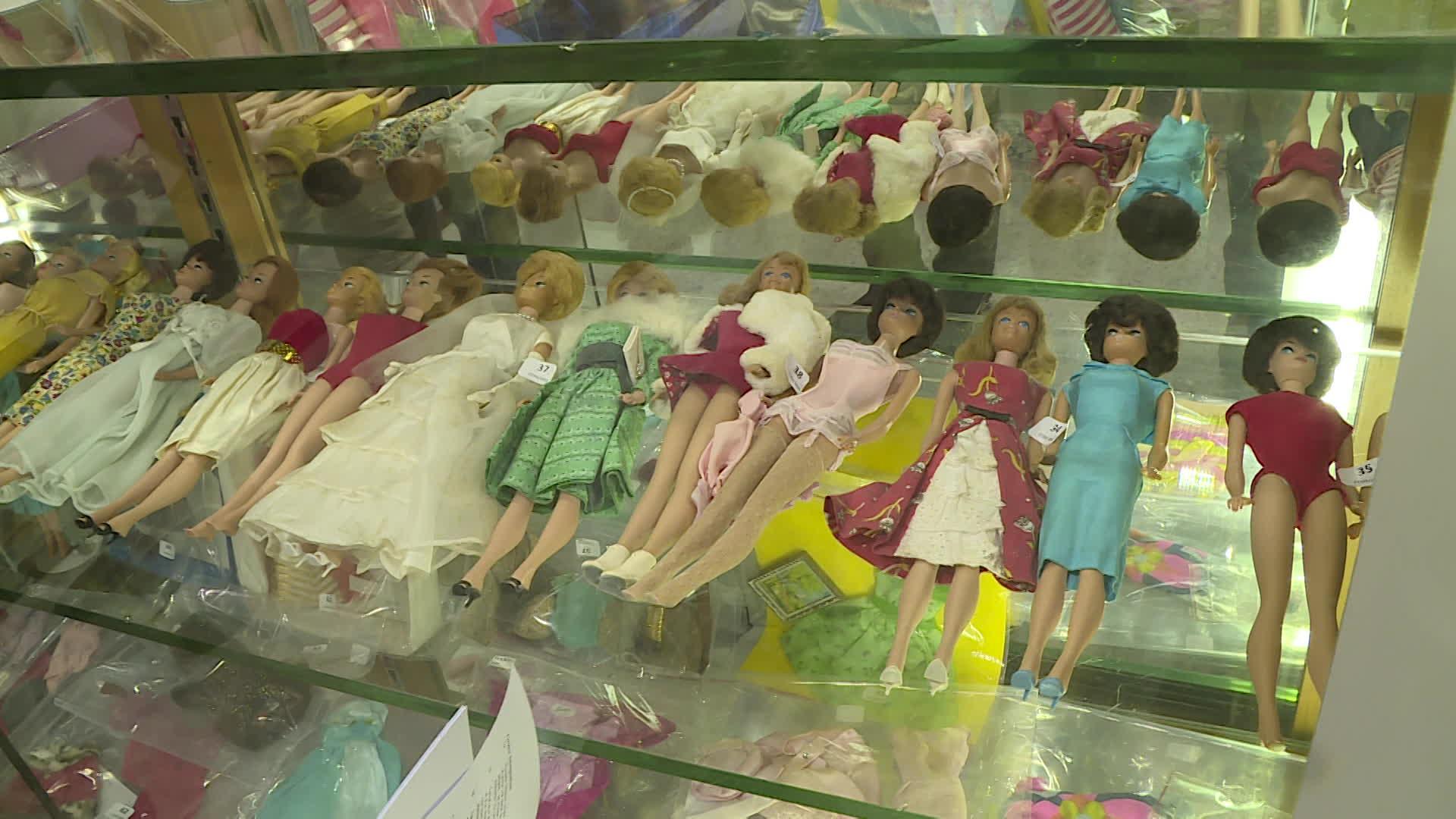 La vente aux enchères des poupées Barbie
