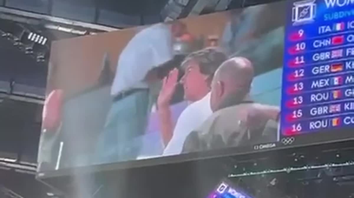 L'acteur Tom Cruise a fait le déplacement à l'Arena Bercy pour encourager les gymnastes américains lors des Jeux olympiques.