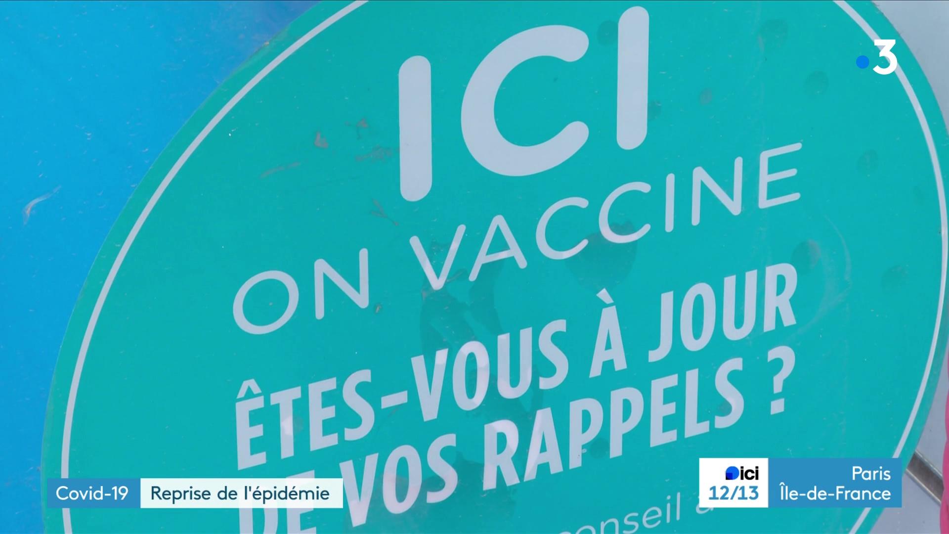 Marie-Christine est entrée dans cette pharmacie pour renouveler son vaccin contre le covid à l'approche des fêtes