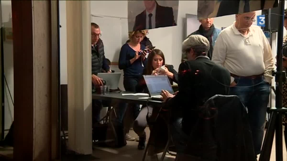 Dépouillement dans un des bureaux de vote de Cannes.