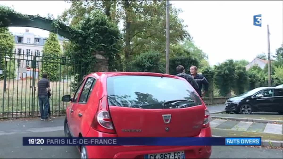 La toiture d'un bâtiment situé devant le futur centre d'hébergement pour migrants a été incendiée, à Forges-les-Bains, dans l'Essonne.