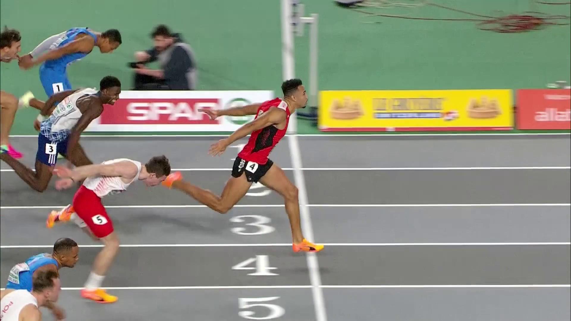 Démonstration de force de la part du Suisse Jason Joseph dans cette finale du 60 m haies avec un chrono à la hauteur en 7"41, meilleure performance européenne de l'année. Le Polonais Jakub Szymanski (7"56) finit en argent et le Français Just Kwaou-Mathey (7"59) en bronze, cinq millièmes devant l'Italien Lorenzo Ndele Simonelli.