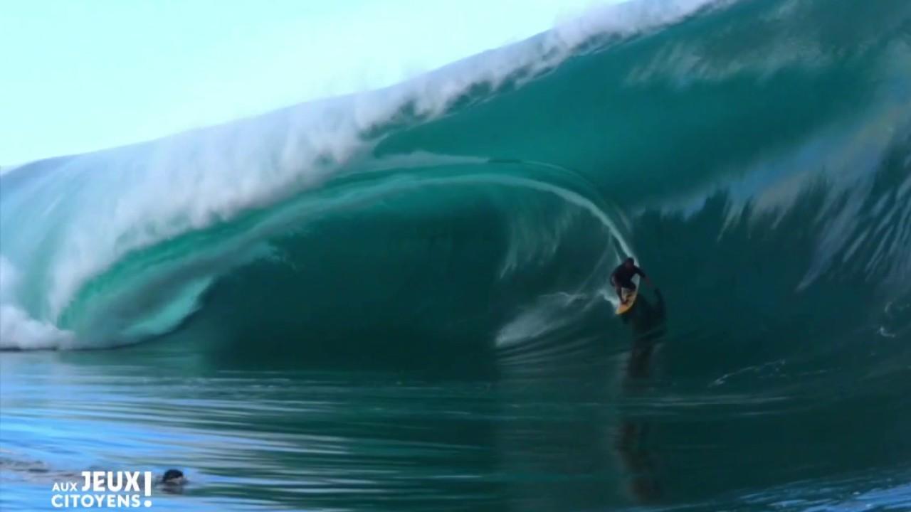 Pour des raisons logistiques, certaines épreuves nautiques s'effectueront ailleurs qu'à Paris. C'est le cas du surf qui se déroulera à Tahiti avec la vague Teahupoo. Elle est difficile à dompter à cause de sa largesse et de sa puissance. Considérée comme l'une des plus dangereuses du monde, elle sera malgré tout appréhendée par les surfeurs et surfeuses aux Jeux de Paris 2024.