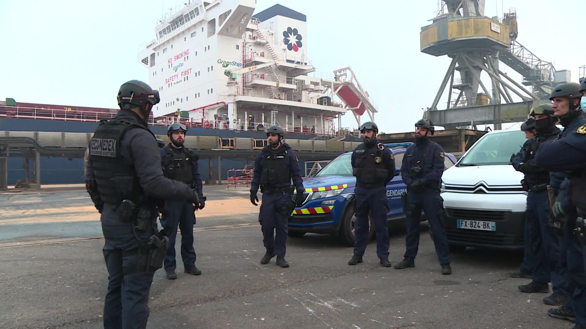 L'équipe de la gendarmerie maritime de Saint-Nazaire contrôle trois navires marchands en provenance des eaux territoriales étrangères par semaine.