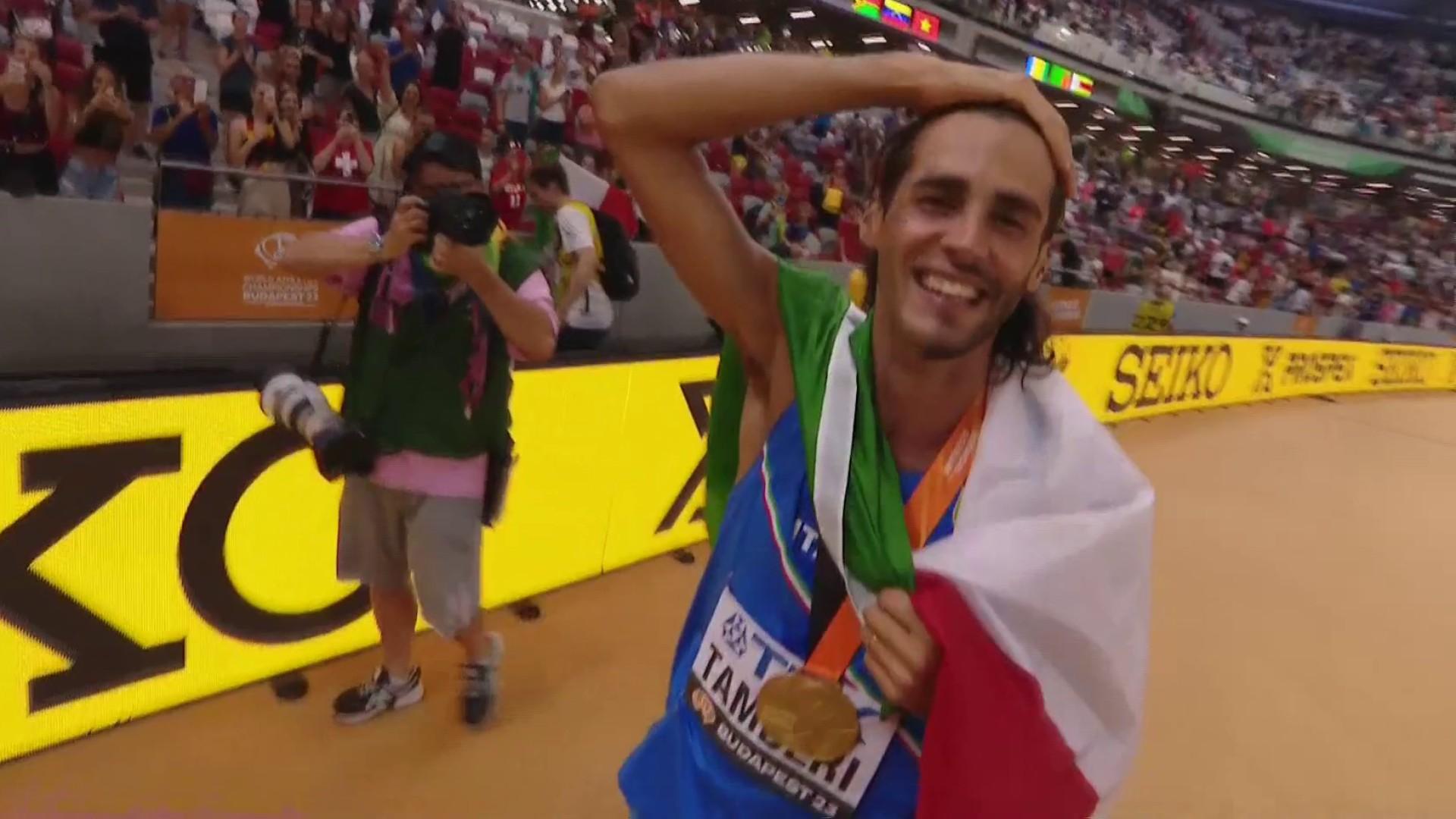 Celle qui lui manquait. Gianmarco Tamberi tient finalement sa médaille d'or mondiale, après celles olympique et européenne. L'Italien a passé 2,36 m au premier essai et devance ainsi l'Américain JuVaughn Harrison (2,36 m au 2e essai) et le Qatari Mutaz Essa Barshim (2,33 m).