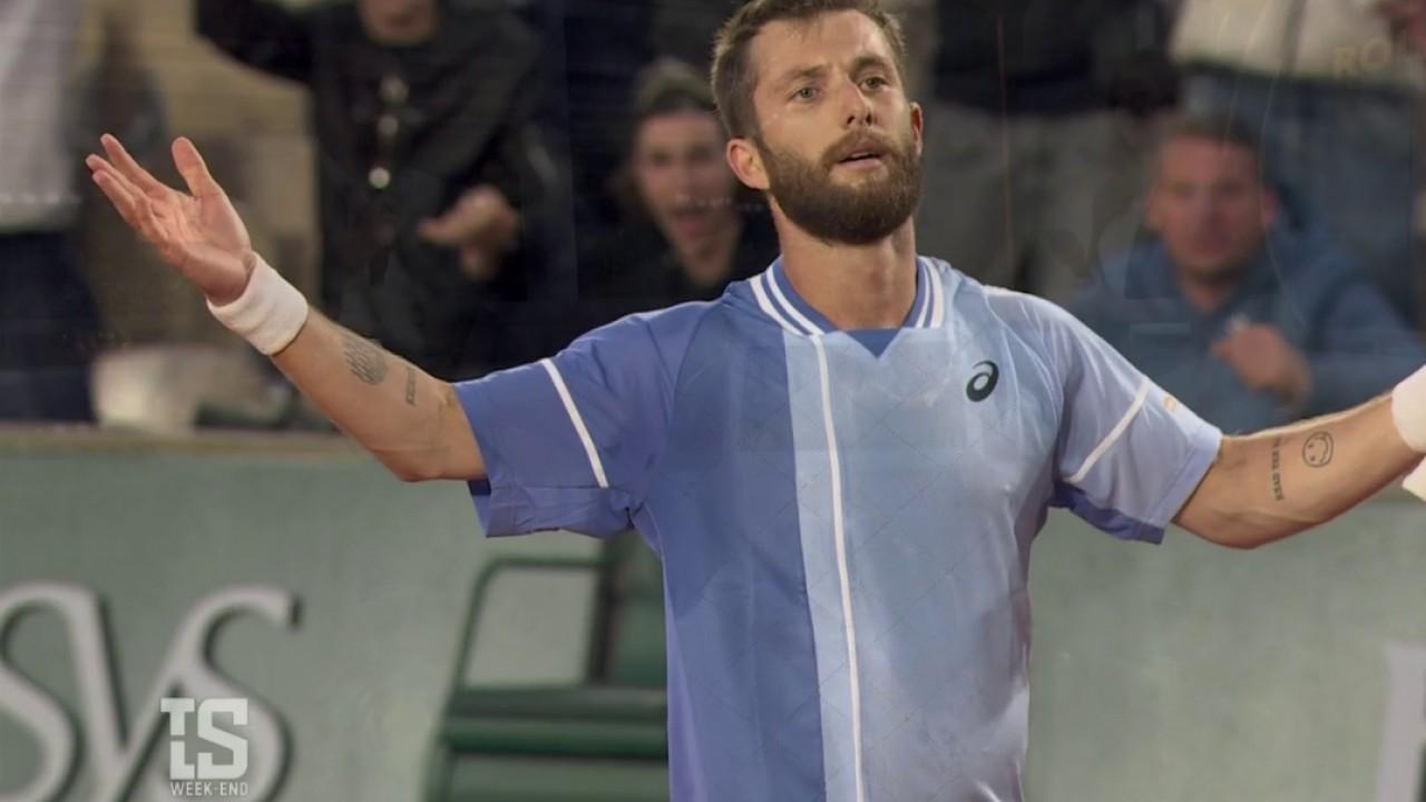 C'est le chouchou du public français, Corentin Moutet a fait sensation lors de ses deux premiers matchs à Roland-Garros. Le Français est capable du meilleur comme du pire. Découvrez le portrait de cet écorché qui peut sauver le bilan tricolore sur la terre battue.