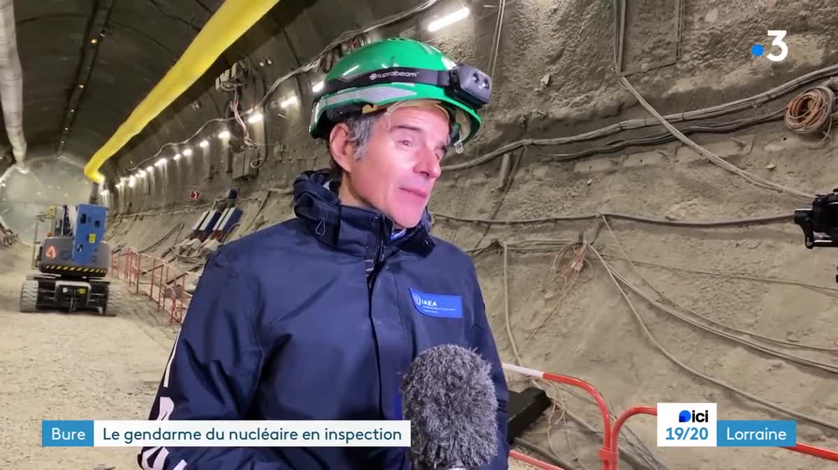 Rafael Mariono Grossi, au centre, en visite dans le laboratoire de l'Andra à Bure.