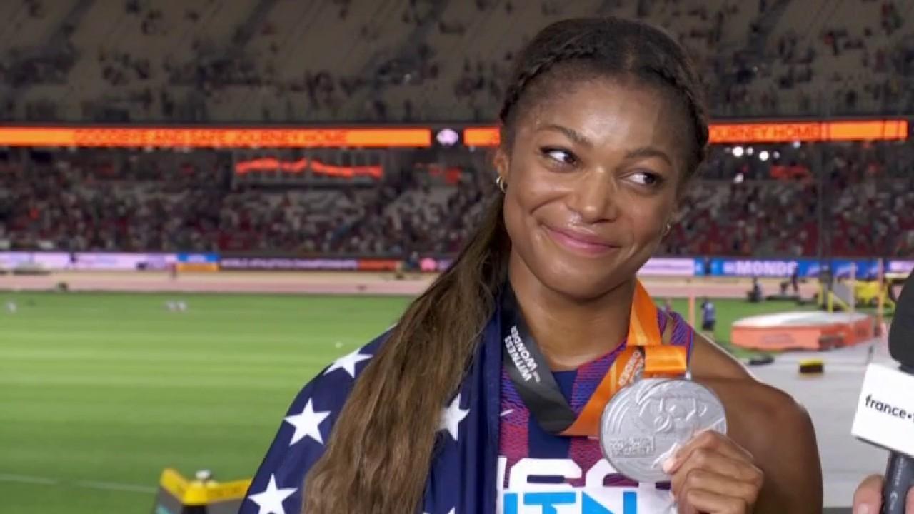 Juste après avoir décroché l'argent derrière Jackson, l'Américaine Gabrielle Thomas revient sur cette folle course du 200 mètres.