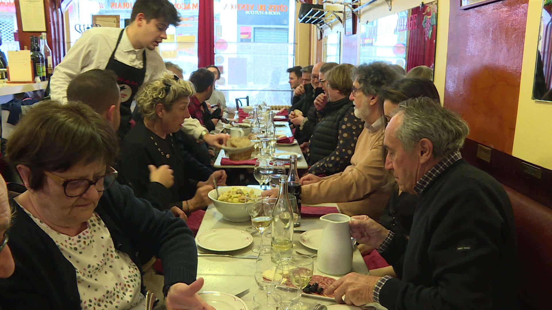 Le mâchon, traditionnel repas des canuts pris tôt le matin, postule pour être inscrit au patrimoine immatériel de l'UNESCO.