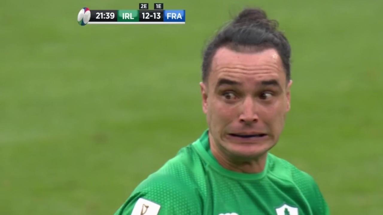 L'expression faciale de James Lowe ne trompe pas : le 2e essai irlandais se joue au centimètre près. L'arbitrage vidéo estime que l'ailier vêtu de vert aplatit bien dans les limites du terrain et l'Irlande revient à un point des Bleus (12-13).