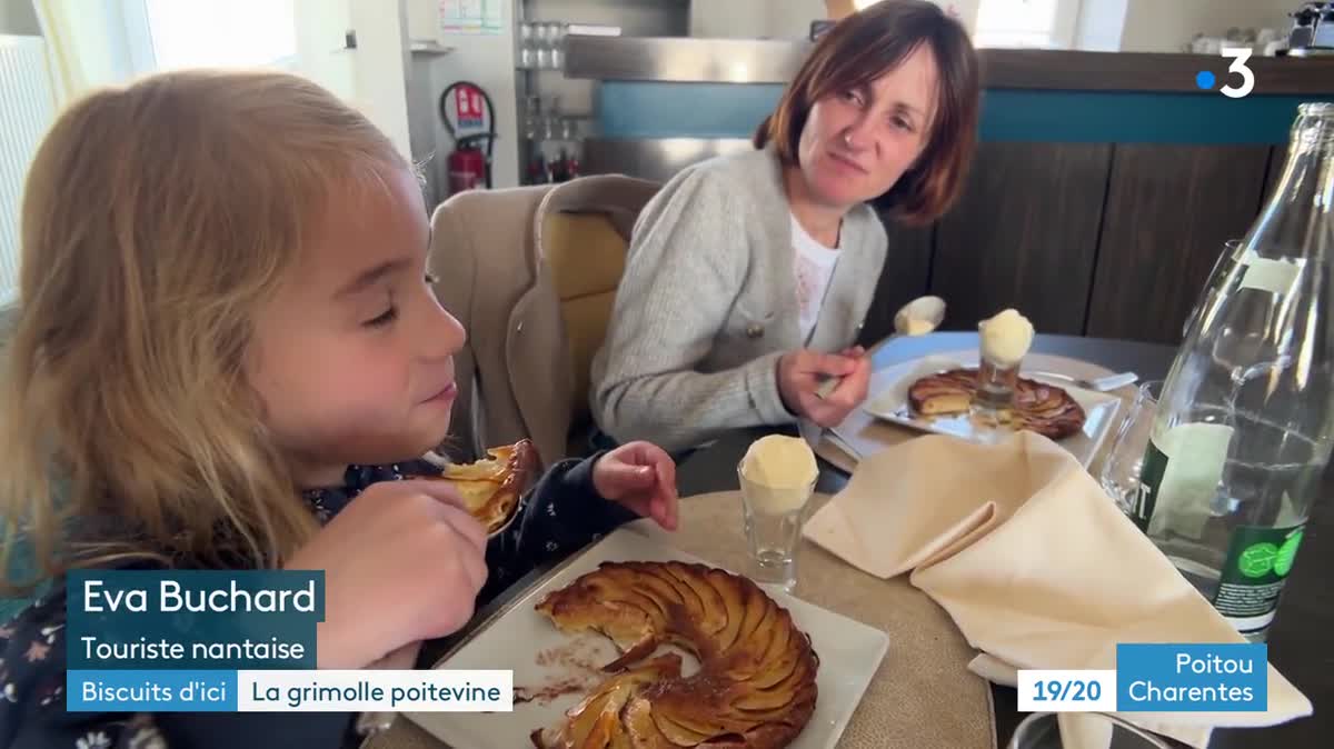 Traditionnellement, la grimolle était cuite après le pain dans les fours à bois et préparée sur une feuille de chou fourrager qui ne colle pas à la pâte.