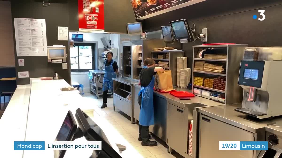 Mathilde Farge, 26 ans, est atteinte de trisomie 21 et travaille au KFC de Limoges 15h à 17 heures par semaine.