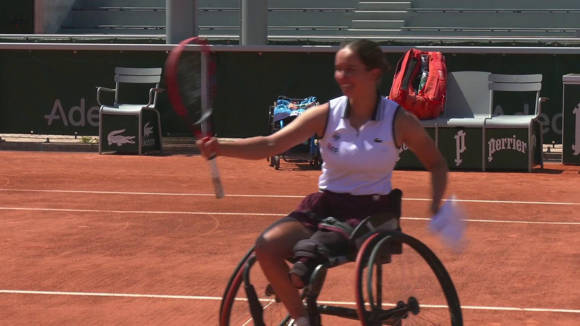 La jeune Française Ksenia Chasteau s'impose en finale de Roland-Garros face à l'Américaine Maylee Phelps après un match très maitrisé remporté 6-2, 6-3.