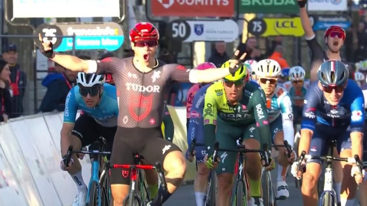 Le coureur de la formation Tudor Pro Cycling, Arvid de Kleijn s'impose au sprint massif dans la deuxième étape. Il devance Laurence Pithie et Dylan Groenewegen.