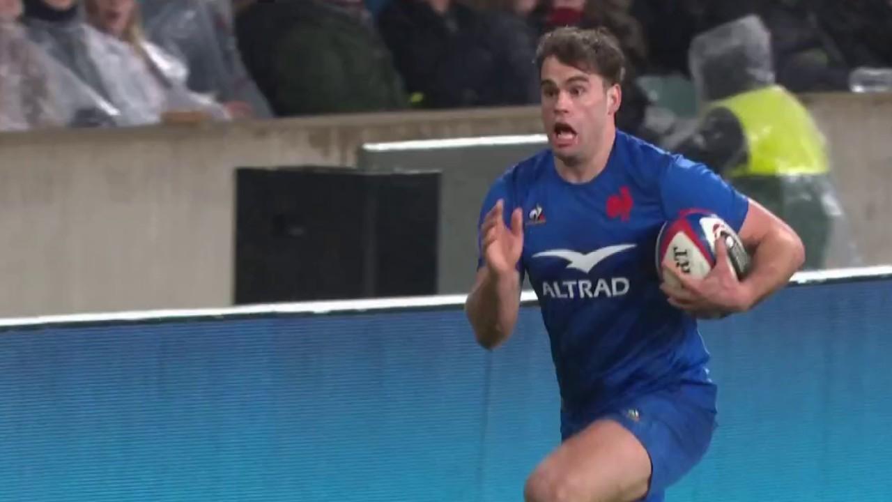 Damian Penaud s'invite à la fête et inscrit le 6e essai tricolore du jour. Dans un Twickenham qui se vide peu à peu, les Français infligent des gifles à répétition aux Anglais.