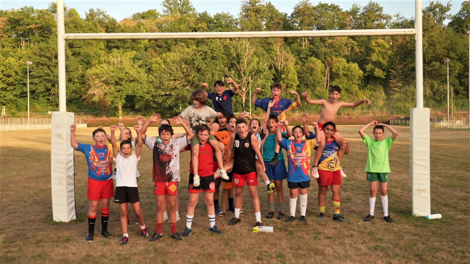 Avant de briller au stade de France, les stars du XV de France ont tous écouté les conseils d’éducateurs dans les écoles de rugby. L’histoire se poursuit, par exemple à l’Aixe Rugby Athlétique où les jeunes joueurs sont particulièrement motivés…