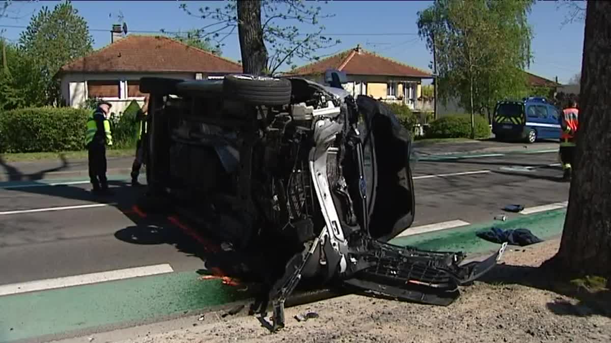 Jeudi 20 avril un utilitaire a percuté une voiture sur la RD 2009 à Gannat. 