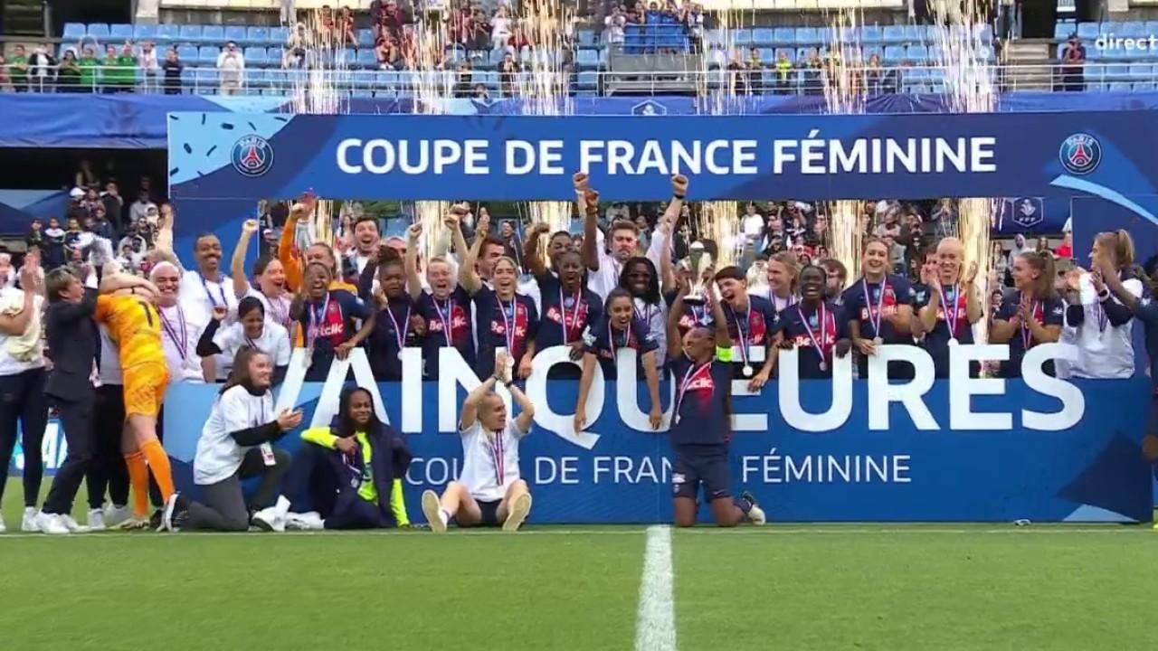 Grace Geyoro soulève la 4e Coupe de France du Paris Saint-Germain.