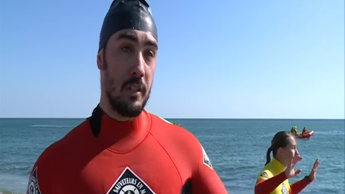 Formation des surveillants de baignade au Barcarès. 