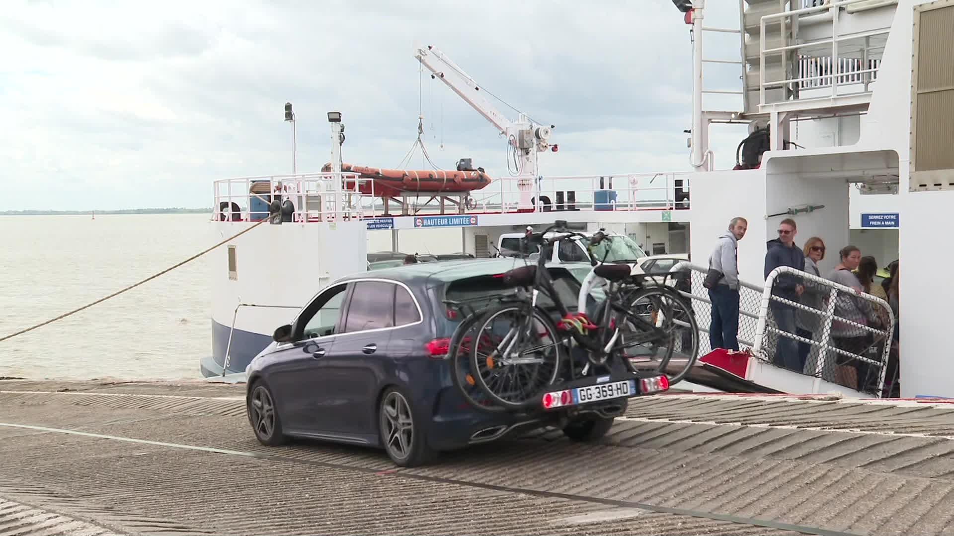 Le bac entre Blaye (photo) et Lamarque est la solution idéale pour gagner le Médoc sans être pris dans les bouchons de l'agglomération bordelaise.