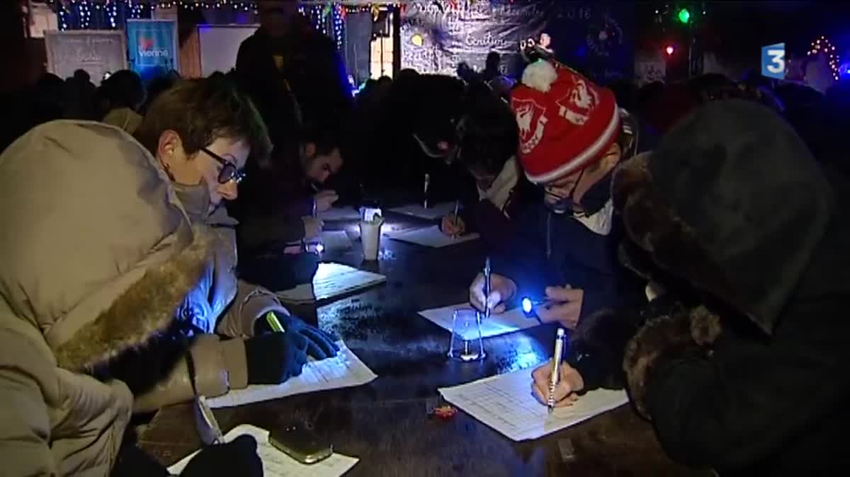 Philippe Croizon et les bénévoles du Téléthon 2016 pour la dictée de Sèvres-Anxaumont (86).