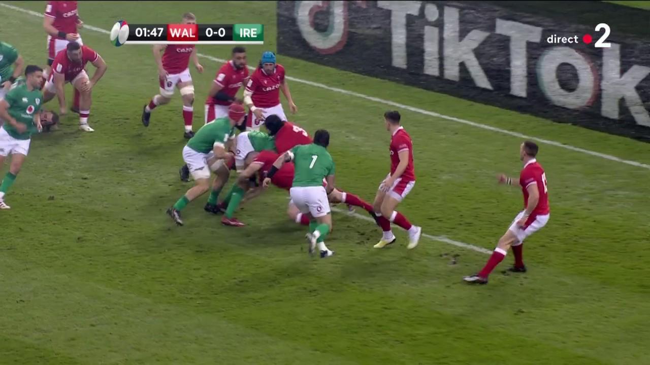 Une bonne touche trouvée et un alignement parfaitement négocié. L'Irlande récite son rugby dès l'entame du match avec cet essai signé par le 3e ligne Caelan Doris sur un service court de Gibson-Park (7-0 avec la transformation de Sexton).