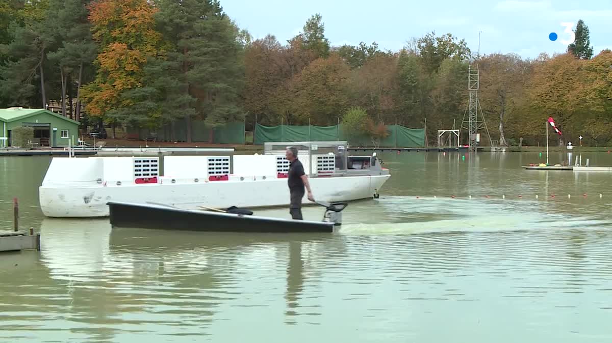 L'étang artificiel de Port-Revel se situe sur sur le plateau de Chambaran, en Isère.