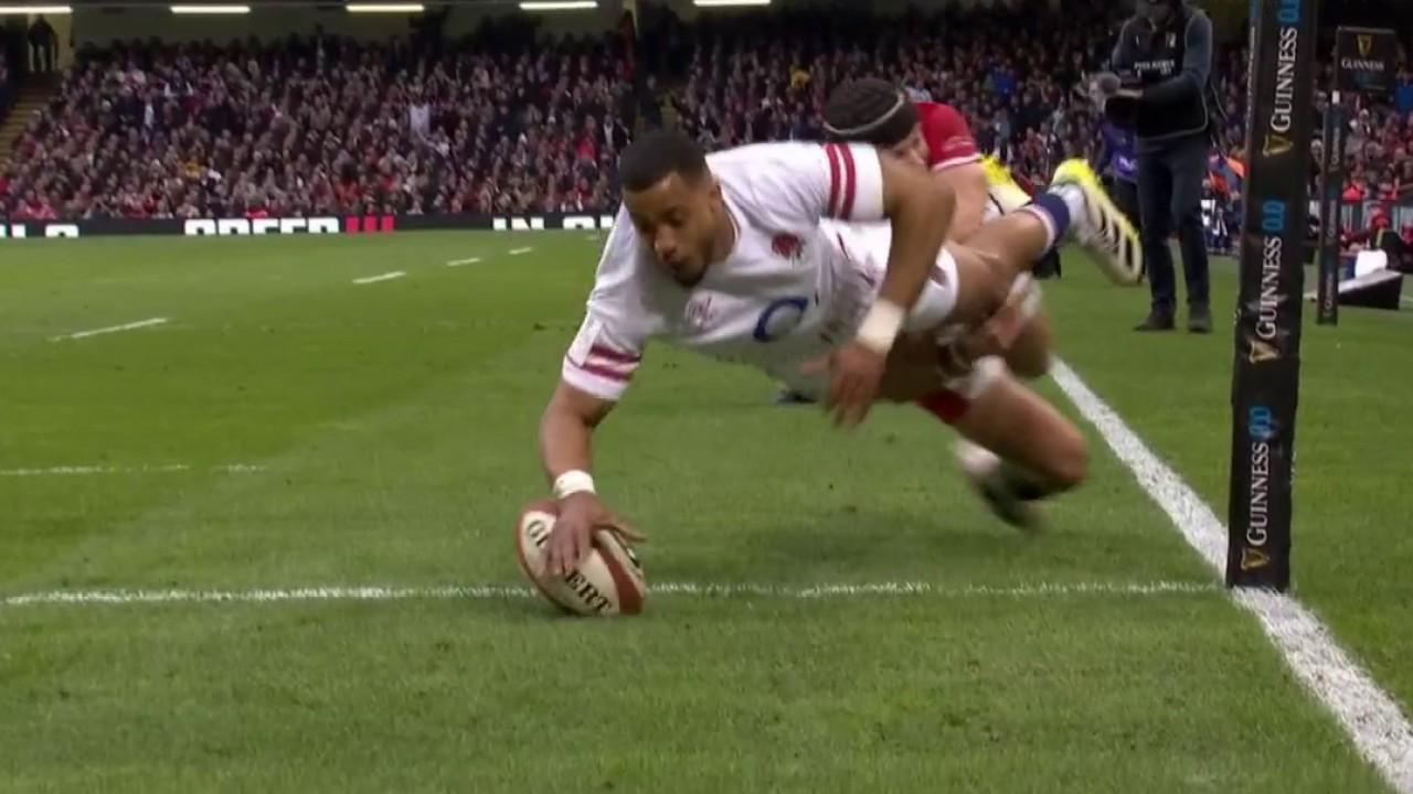 Sur un lancement de jeu anglais au milieu du terrain, la vitesse de la ligne arrière du XV de la Rose a fait la différence pour aller chercher l'ailier, Anthony Watson, en bout de ligne. Les Gallois, déjà à la peine, sont menés 8-0.