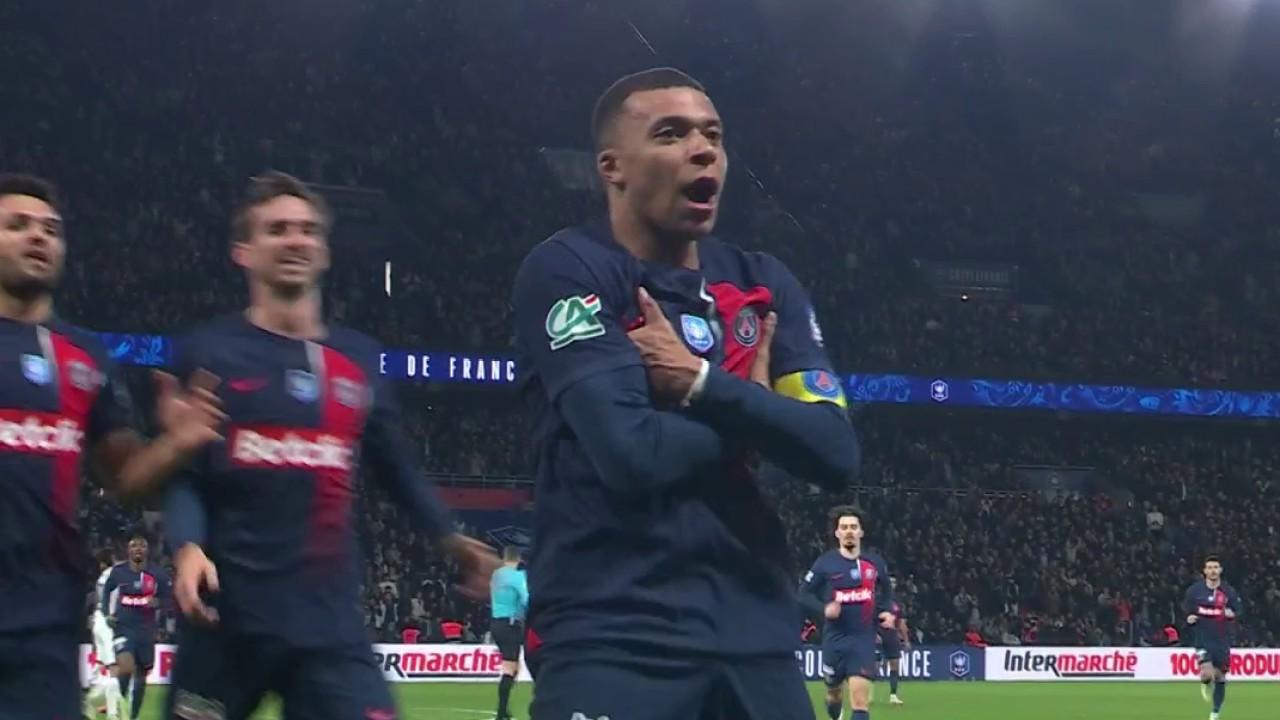 Très pressant dès le début du match, les Parisiens gardent la possession face aux Aiglons. Présent sur le côté droit, Lee Kang-In centre le ballon qui arrive dans les pieds de Kylian Mbappé. Le capitaine parisien continue l'action avec Fabián Ruiz qui permet au numéro 7 d'inscrire le premier but de la rencontre.