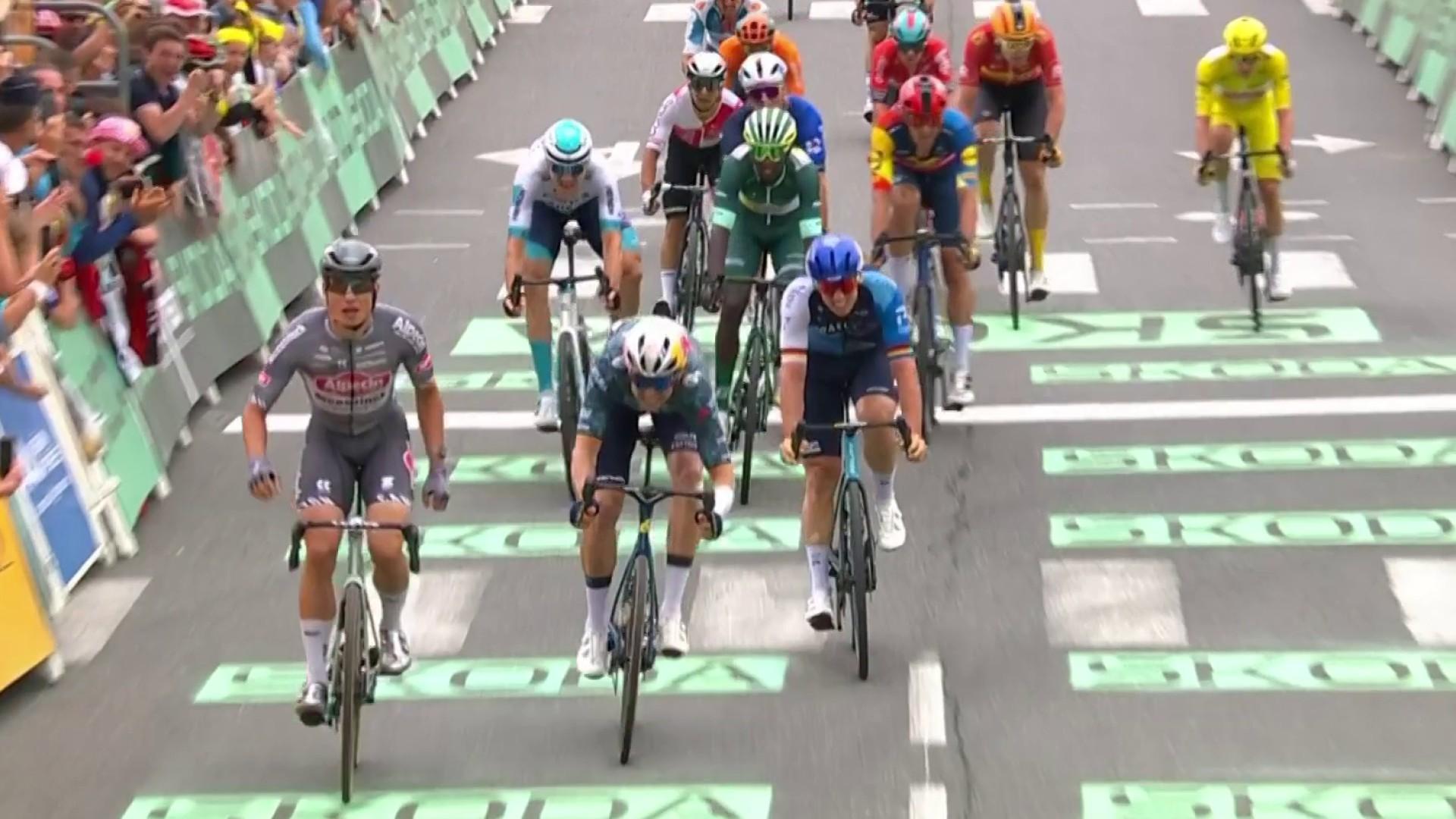 Jasper Philipsen (Alpecin - Deceuninck) a remporté au sprint la 13e étape du Tour de France dans un emballage final marqué par une chute. Le Belge a devancé Wout van Aert (Visma | Lease a Bike) et Pascal Ackermann (Israel - Premier Tech).