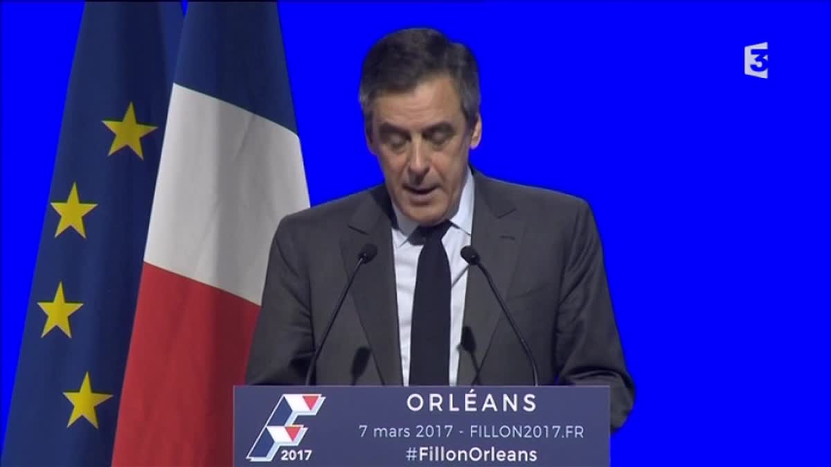 Le candidat de la droite François Fillon était en meeting mardi soir à Orléans (Loiret) pour relancer sa campagne