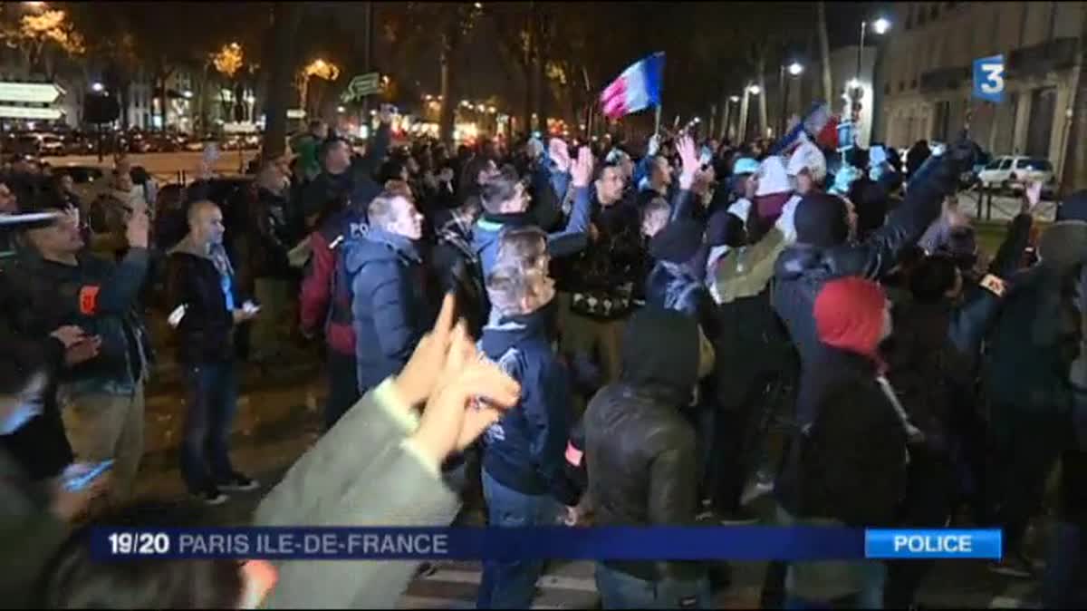 Vendredi soir, à Versailles (Yvelines), entre 300 et 400 policiers ont manifesté leur "ras-le-bol".